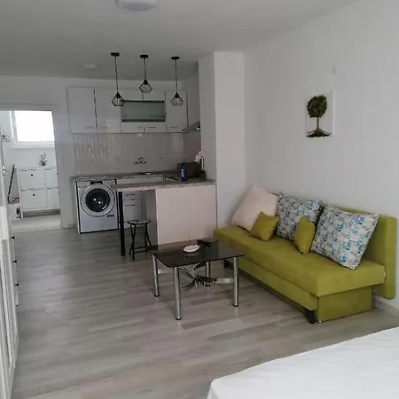 Apartment Apple - *
