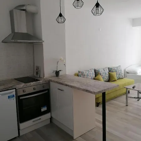 Apple - Apartment *